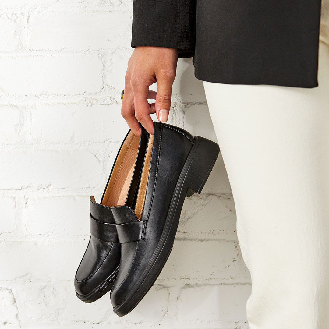 Rockport's tweet photo. The new essentials: Meet the Lennox collection. Inspired by our men's oxfords, the women's Lennox is a fluid and timeless silhouette you'll find yourself reaching for again and again. #Oxfords #IconicStyle

Shop Now: https://t.co/O7xOX14EH7 https://t.co/UXu1OhVtmZ