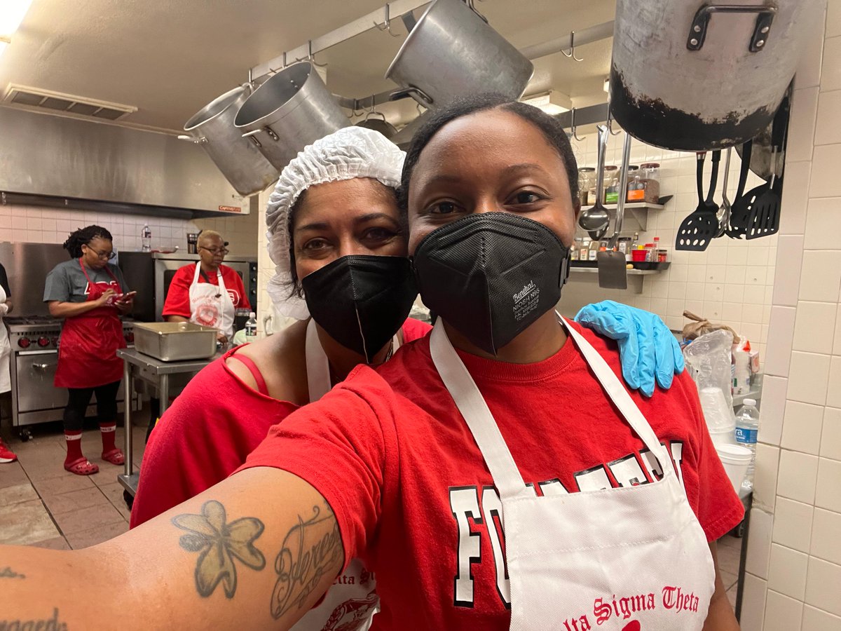 dstepac's tweet photo. El Paso Alumnae celebrated Sisterhood Month,  by taking a Soror out for a special outing and performed community service at the Opportunity Center. We also came together as a chapter to fellowship over brunch and dinner.  #Sisterhood #Sorors #DST1913 #DeltaSigmaTheta #EPAC https://t.co/2b6LhUlm46