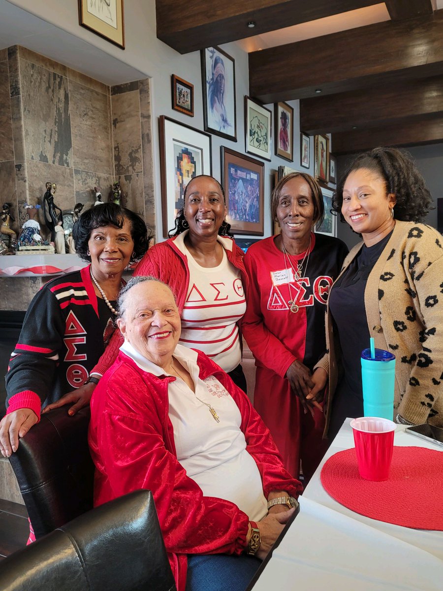 dstepac's tweet photo. El Paso Alumnae celebrated Sisterhood Month,  by taking a Soror out for a special outing and performed community service at the Opportunity Center. We also came together as a chapter to fellowship over brunch and dinner.  #Sisterhood #Sorors #DST1913 #DeltaSigmaTheta #EPAC https://t.co/2b6LhUlm46