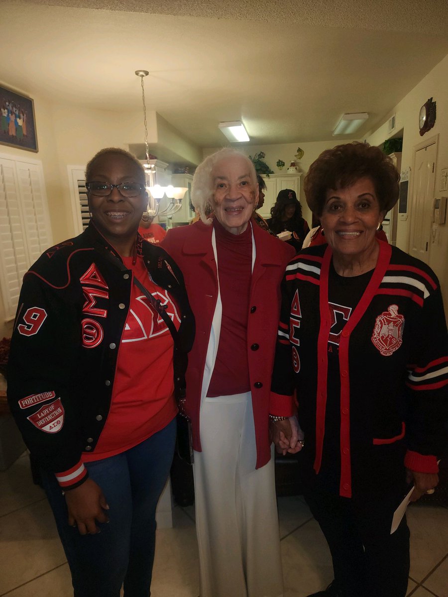 dstepac's tweet photo. El Paso Alumnae celebrated Sisterhood Month,  by taking a Soror out for a special outing and performed community service at the Opportunity Center. We also came together as a chapter to fellowship over brunch and dinner.  #Sisterhood #Sorors #DST1913 #DeltaSigmaTheta #EPAC https://t.co/2b6LhUlm46