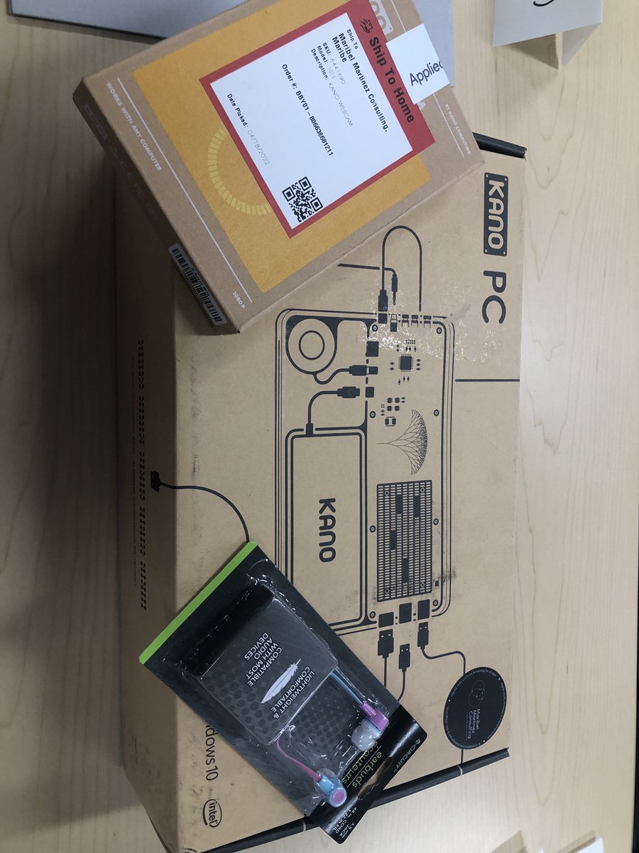 Now that computers are built it’s time to learn #digitalskills that will last these families a lifetime! <a href="/MMartConsult/">Maribel Martinez Consulting</a> is guiding them on their digital journey as a part of #SuncoastRemakeDays 💻☀️