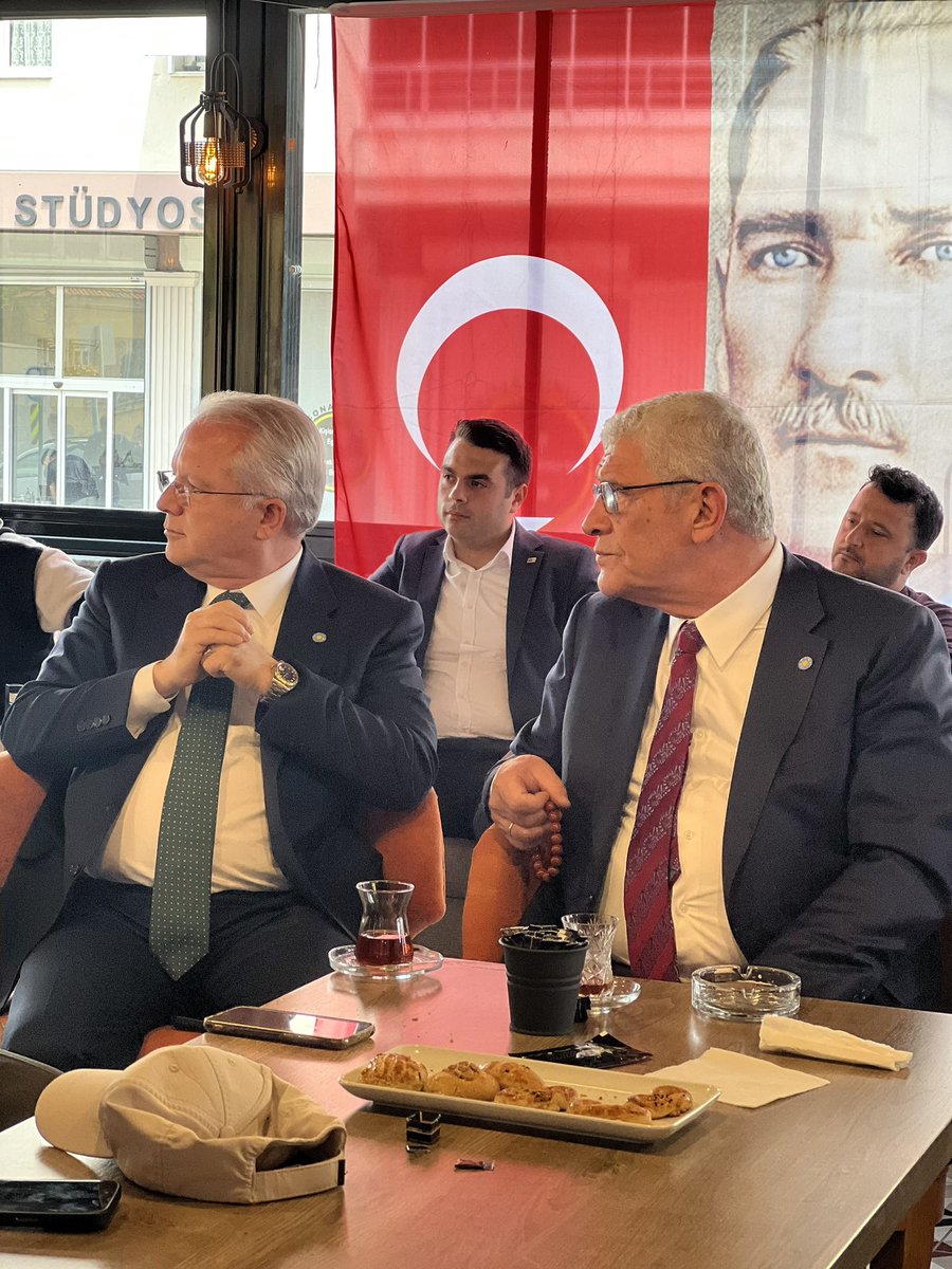 Dün neredeysek, bugün de oradayız.
2018 - 2023
#Azkaldı #TürkiyeTarihYazacak <a href="/MDervisogluTR/">Müsavat Dervişoğlu</a> <a href="/DMDTR/">Dervişoğlu Dijital Medya Edit</a>