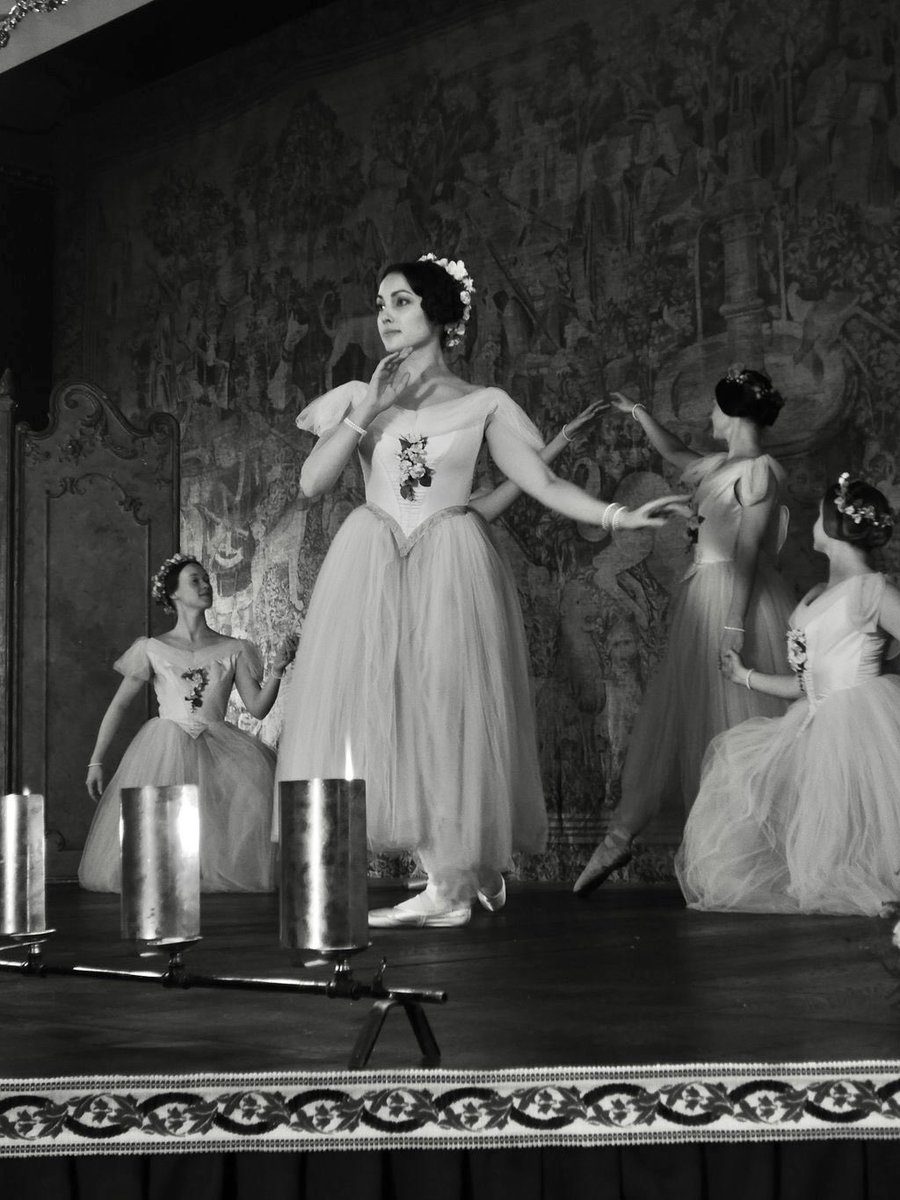 sammymurrayB's tweet photo. Happy International Dance Day! 💃 
Throwback filming @VictoriaSeries 
.
.
#happyinternationaldanceday #internationaldanceday #dancers #choreographer #victoria #perioddrama #regencydance https://t.co/B4gBjQwPaM