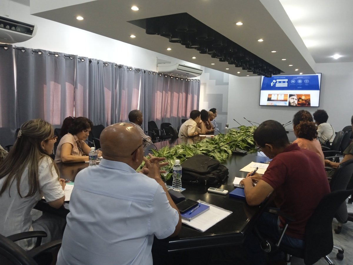 gobhabana's tweet photo. Realiza Dirección de Comunicación del Gobierno de #LaHabana balance de trabajo, para analizar lo logrado y trazar metas a futuro.
📍 Asisten directivos de medios de prensa y Mónica Piniella, presidenta de la Asociación Provincial de Comunicadores Sociales.
@mora_aly @YanetHzP https://t.co/3aCzQP3HxM