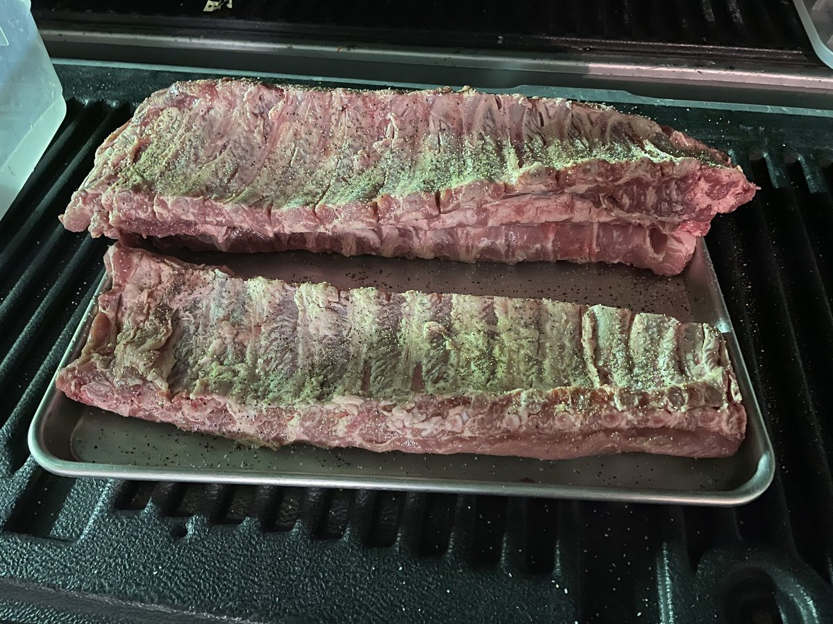 ChrisBabcock2's tweet photo. Going to be a special day. Got the rib request. Request granted. 
Overnight salt n pepper with a dash of garlic powder. A little Rolling Stones #BrownSugar before indirect heat with smoker box/cans. Thanks @Kingsford @WeberGrills #SmokingWithGas https://t.co/uhRSWWWf62