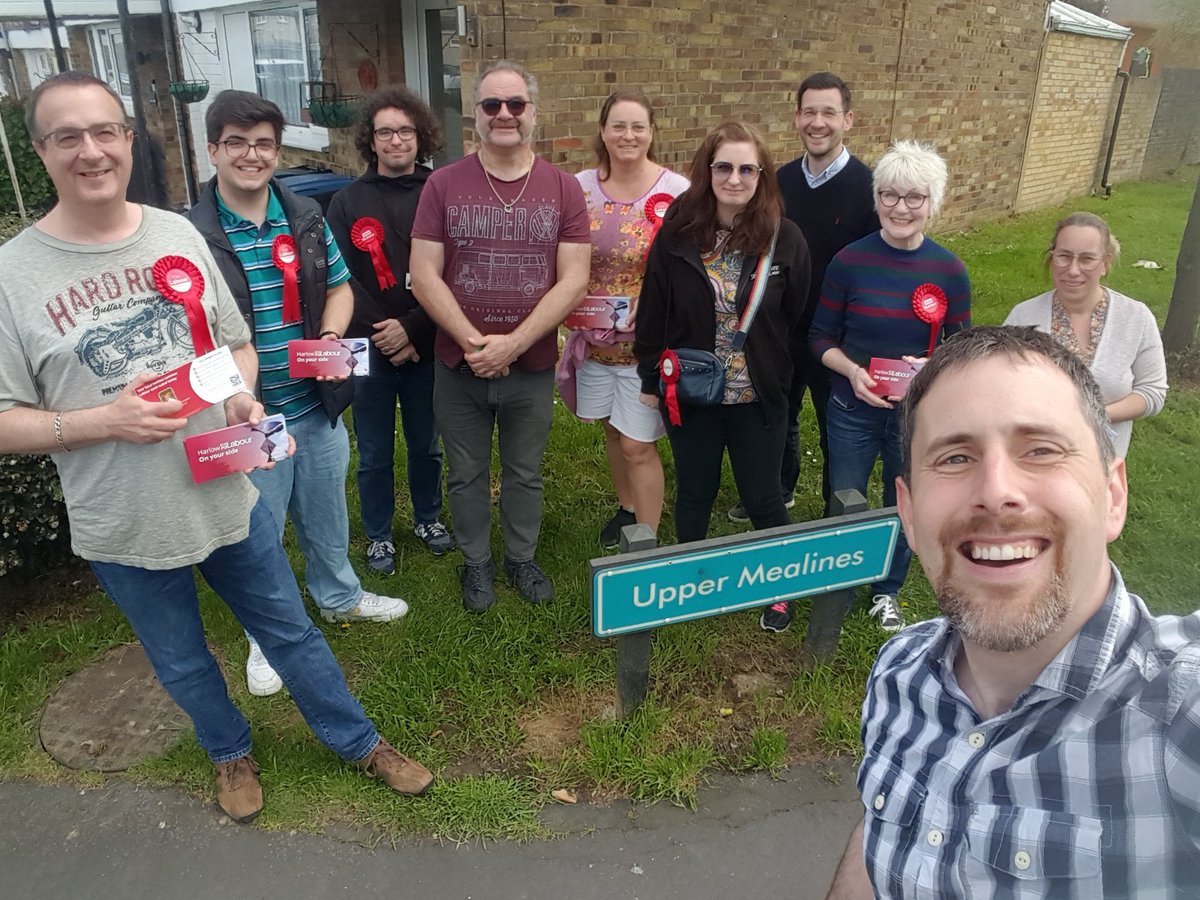 Another #LabourDoorstep session this afternoon in Harlow Common - great to be part of this enthusiastic bunch. Five days to go! @PhilWaiteHw @AlexKyriacou03 @JodiDunne2 @JamesGriggs512 @Anita_for_SandK @CaraSheridanA @KayMorrison1 @ChrisJVince @nancycwatson 🌹