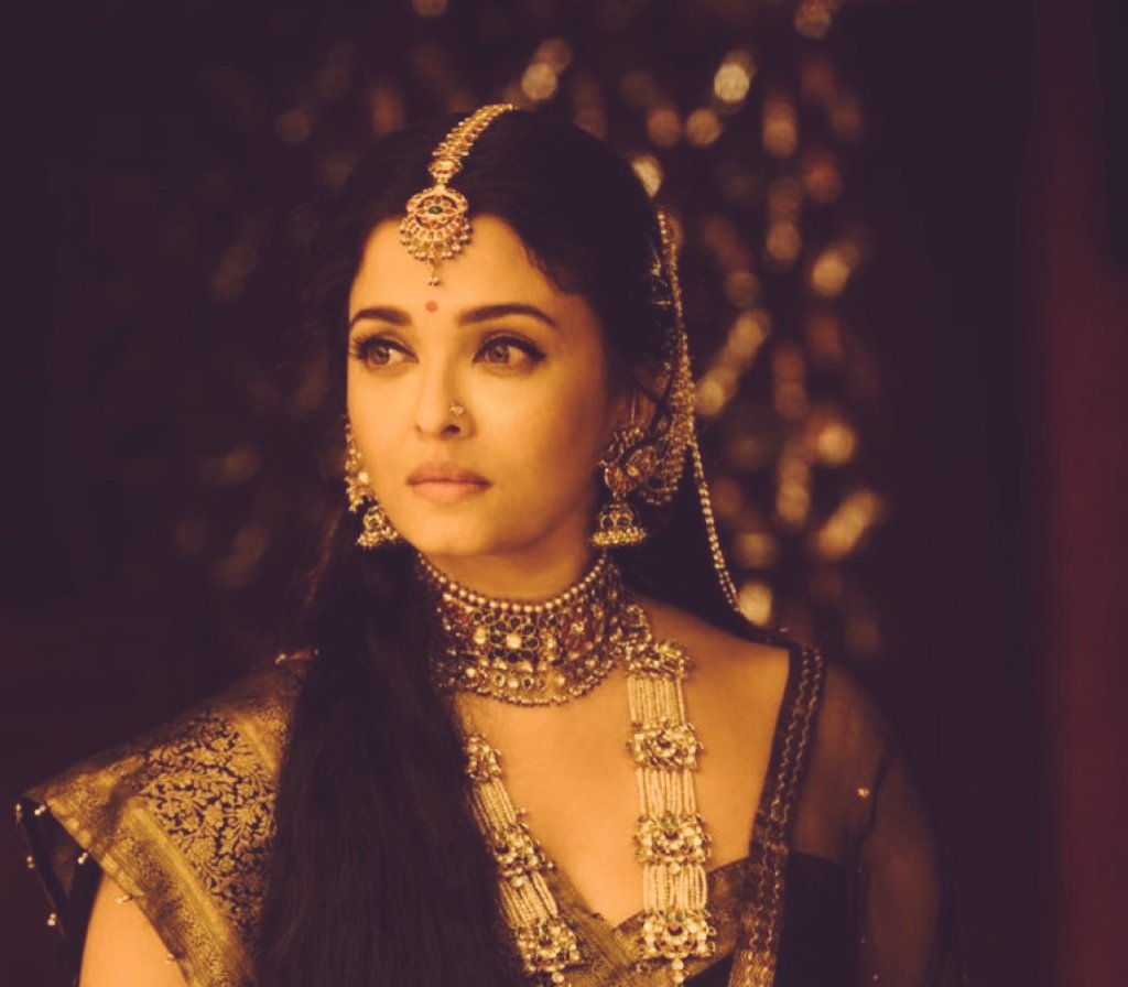 SaiSunil452's tweet photo. Nandhini ❤️‍🔥

We Hated Her First
We Loved Her Then
We Sympathize For Her 
We Cry For Her Helplessness 

People Played With Her Made Her This Way
Jealous Kundavai ,Spoiled Her Love Life 
People used Her For their purposes

Best Role Ever &amp; #AishwaryaRai Aced it
#PonniyinSelvan2 https://t.co/rHIYsqJh97