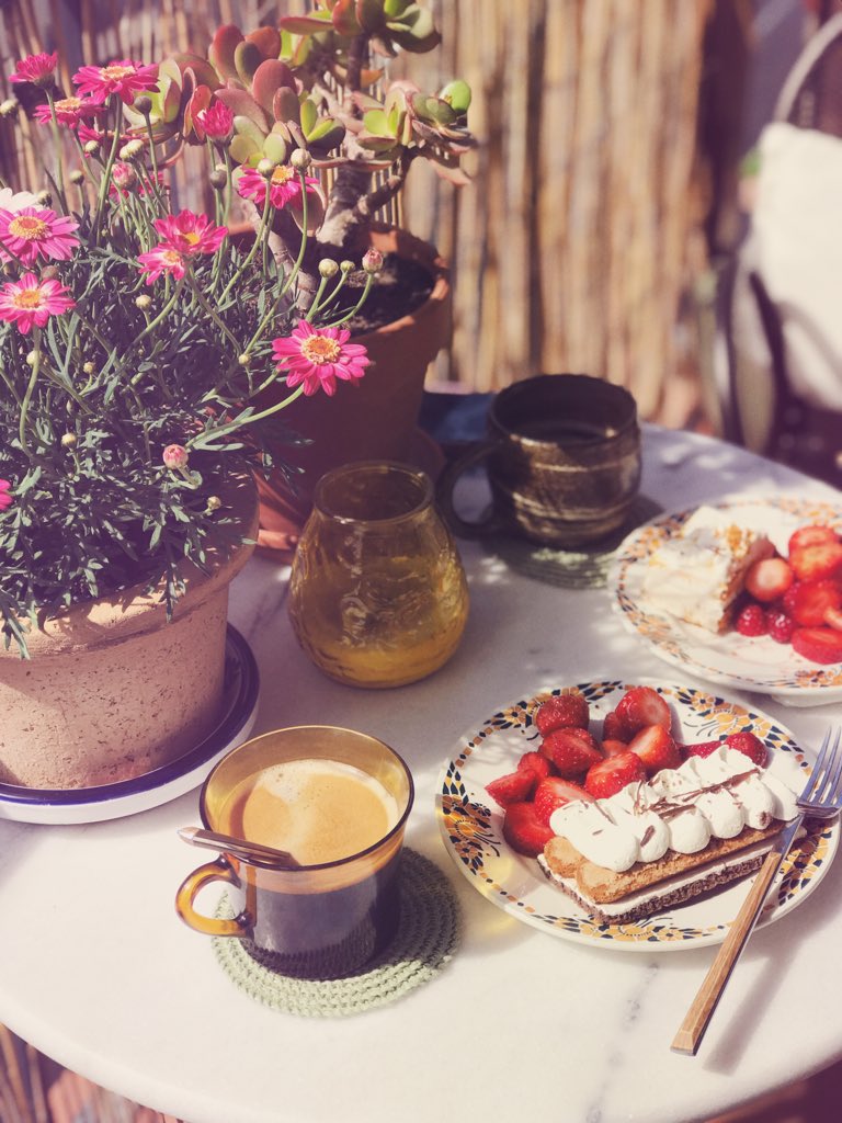 Fin de semana; relax… ☺️😉

• 

#LaVidaEsBella #Relax #FinDeSemana #Dulces #Vida #Momentos #MomentosEspeciales #Felicidad