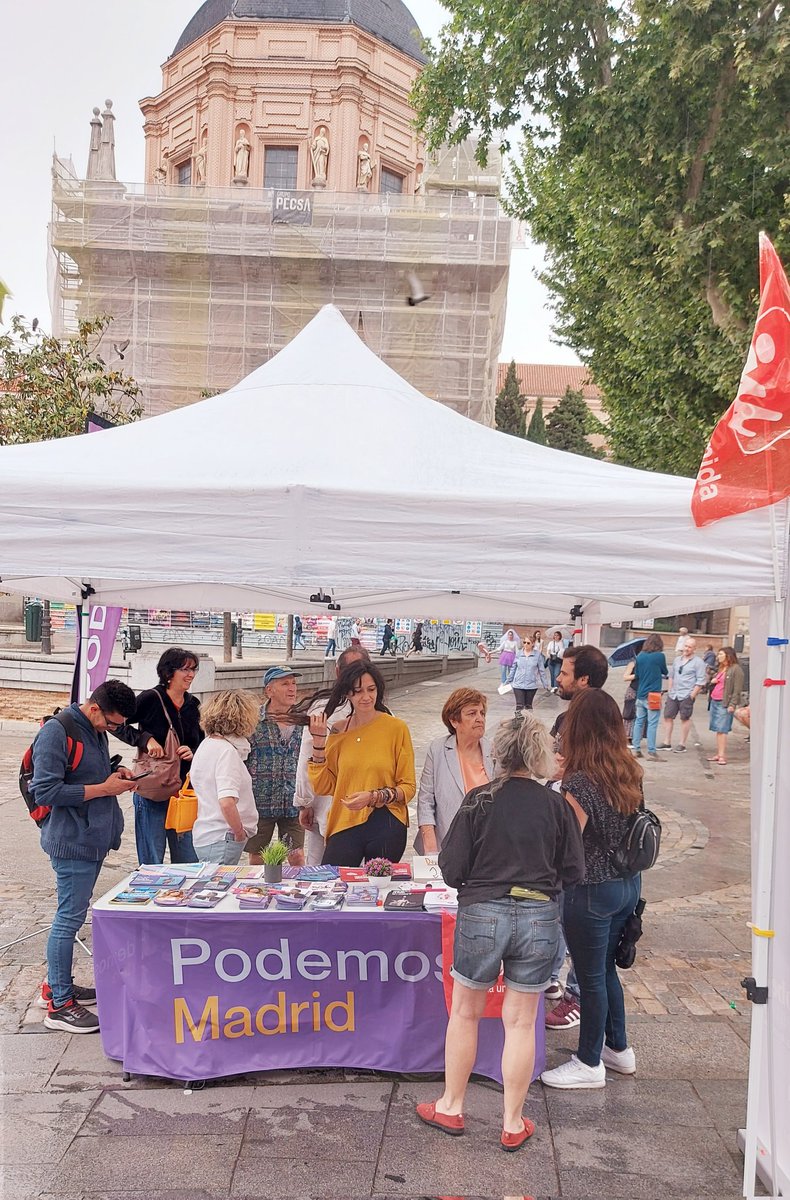 Podemos_Centro_'s tweet photo. 🌧️☔ Llovió, pero eso no hizo que no viniera gente a conocer las propuestas de Podemos-IU-AV para #TransformarMadrid, la ilusión y el cambio se conquistan desde la calle ✊🗣️
#GanarMadrid 💜❤️💚
#ArreglarMadridCorriendo 💜❤️💚
#AlejandraJacintoTeDefiende 💜❤️💚 https://t.co/AI8vDeBw0k