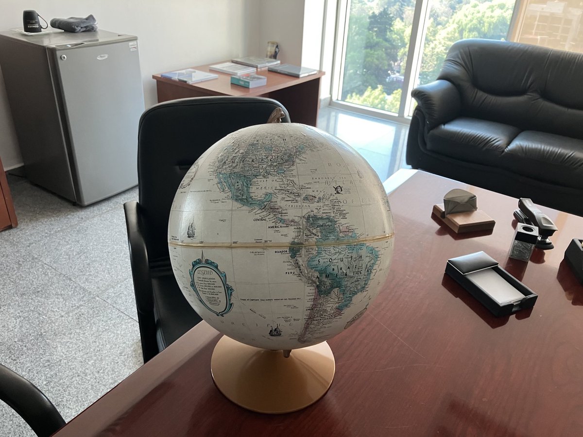 Yo llegué a CONAE para trabajar en el gran proyecto (pero siempre controversial) que en su momento fue el Horario de Verano, y mi primera compra fue un globo terráqueo que me ha acompañado por 25 años. Ya está en mi casa.