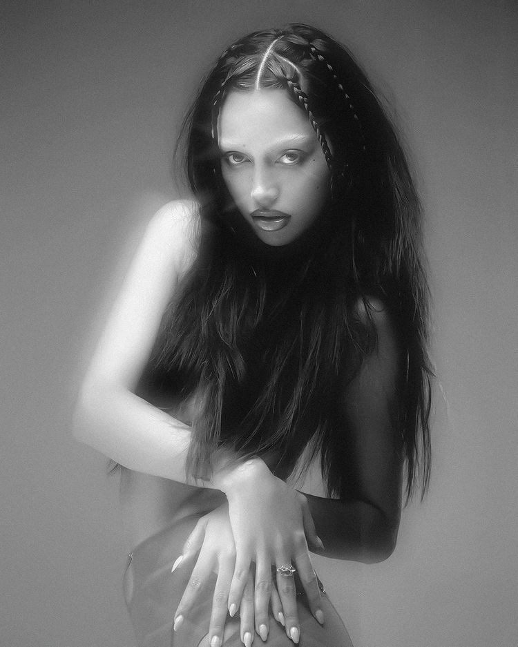 divyhell's tweet image. 