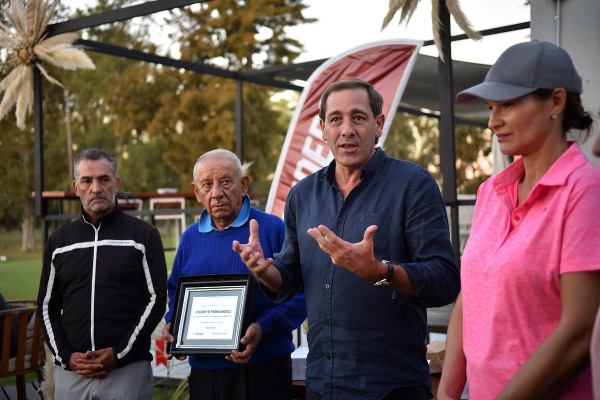 JulioGarro's tweet photo. Participé de la presentación del Invitational Ciudad de La Plata en Club Hípico & Golf City Bell, donde competirán los mejores golfistas del país. Mi reconocimiento al histórico Vicente “Chino” Fernandez y a todos los organizadores del torneo por animarse y apostar por el desarrollo de este deporte en nuestra ciudad.