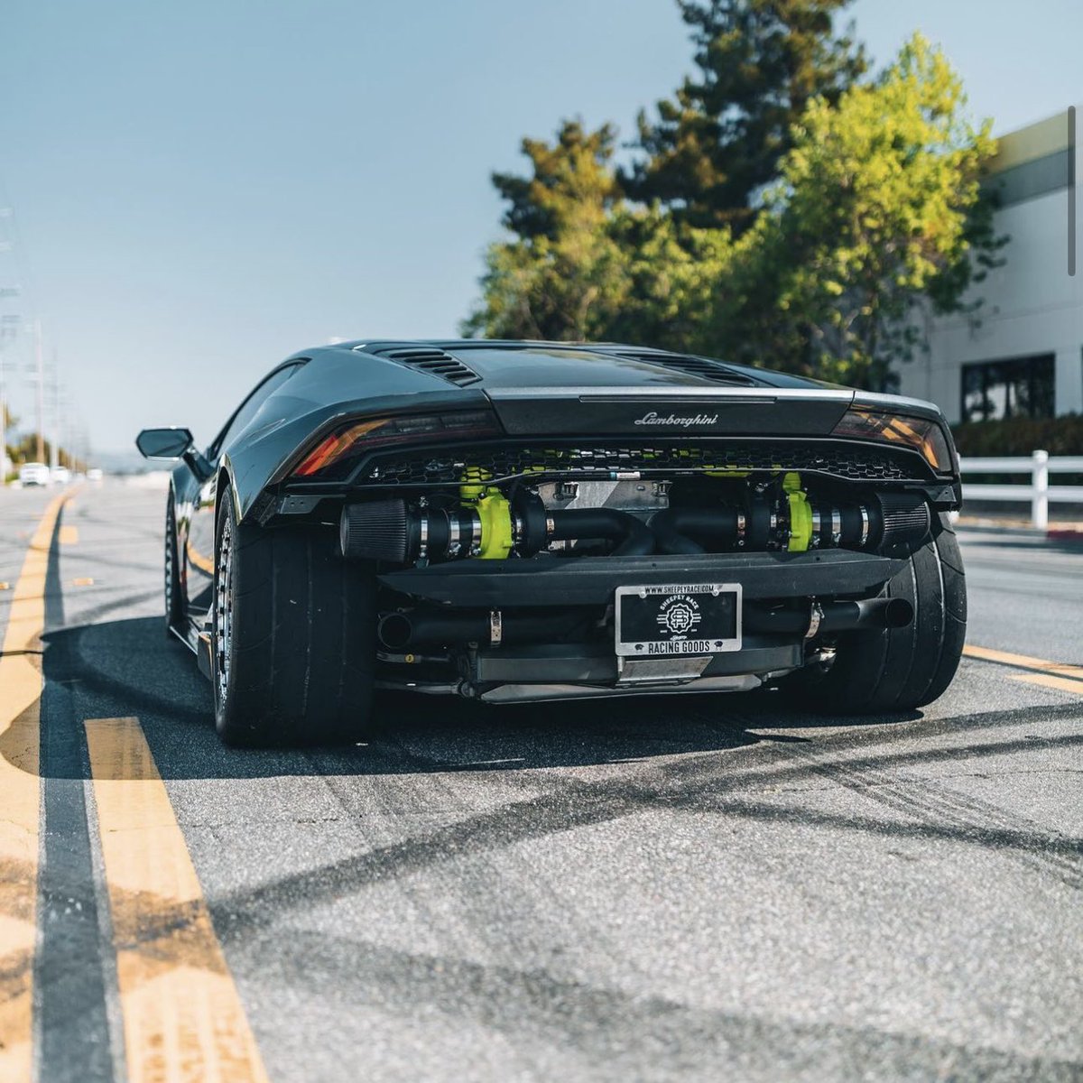 LamboCIub's tweet photo. Modified Huracan https://t.co/RgONlimGMP