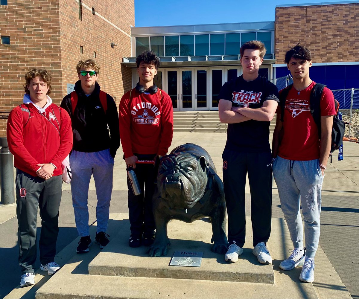 Good luck to our Boys 4x100 team at the Drake Relays this morning! #godogs