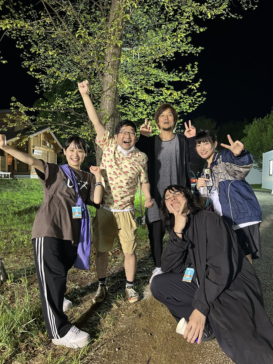 n___pizza's tweet photo. 中学生のとき人生で初めて行ったライブハウス、サンボマスターとスカパラのツーマンだった！今日はどちらもいらっしゃってすごい、音楽ってすごいーー！！

私たちはスタート5分前に着きましたが何とかやり切った！！有難う荒吐！
#ARABAKIROCKFES https://t.co/Ked0qjt5su
