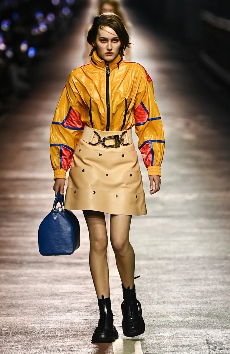 LadymiaMicky's tweet image. Sfilata PreFall23 Louis Vuitton @LouisVuitton_HQ #PreFall23 #LouisVuitton #moda #outfit #look #fashion #fashionstyle #style #fashionista #trendy #tendenza #glam #glamour #musthave #myfollowers #UnBacioFatato 👗😍❤️