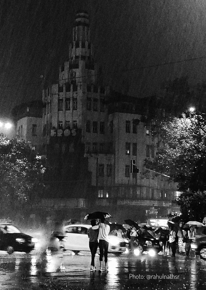 sa_lil's tweet photo. Eros on a rainy Bombay night. Captured most evocatively by the immensely talented @rahulnathsr. ♥️ https://t.co/4EIEmoDSlq