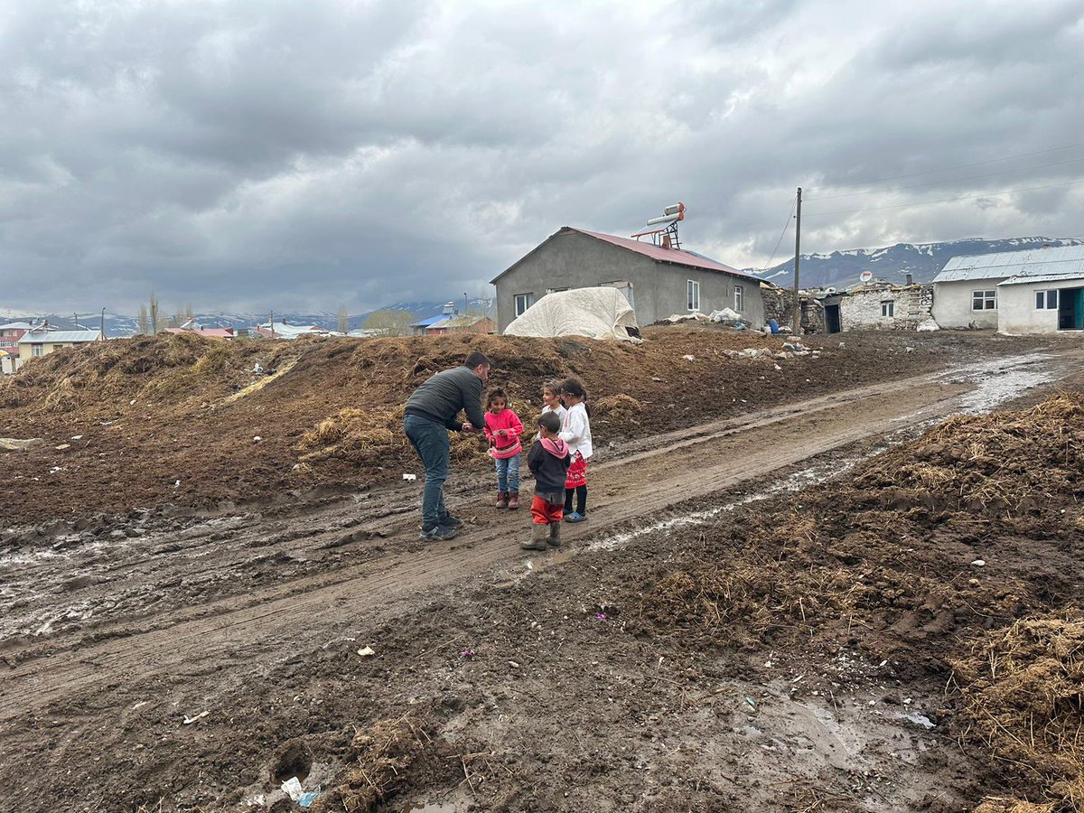 FatihGman's tweet photo. 📍TUYGUN  KÖYÜ 

Gönüllere dokunmaya devam ediyoruz.

Sıcak ve hoşgörü ile bizleri karşılayan köy halkımıza teşekkür ederim. https://t.co/psraEp6jGB