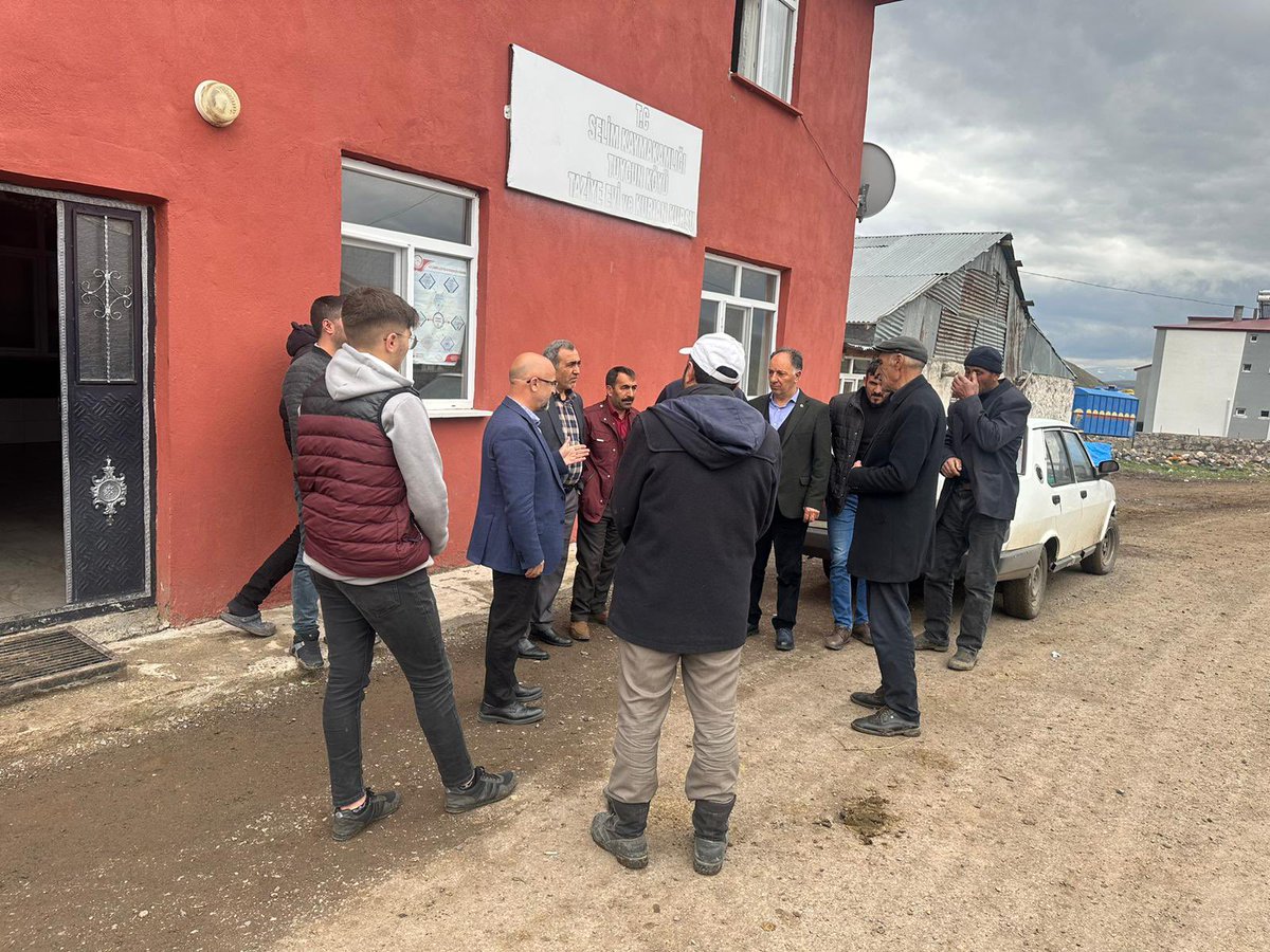 FatihGman's tweet photo. 📍TUYGUN  KÖYÜ 

Gönüllere dokunmaya devam ediyoruz.

Sıcak ve hoşgörü ile bizleri karşılayan köy halkımıza teşekkür ederim. https://t.co/psraEp6jGB