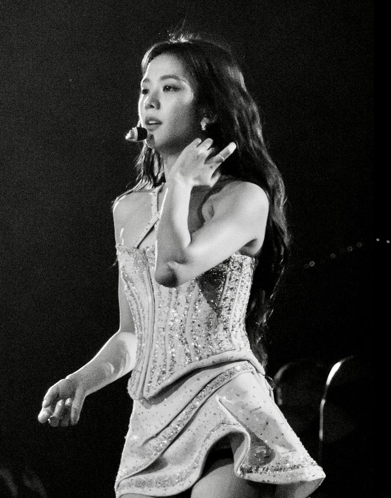this photo of jisoo 🤍