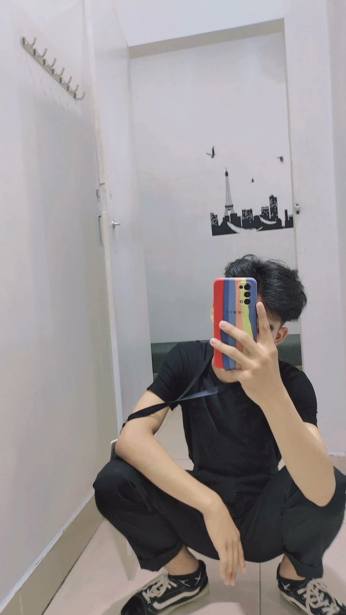 SomDach19's tweet photo. ម្តងមានសង្សារម្តងអត់សង្សារ អត់យល😐😒 https://t.co/znnrsDCoYk