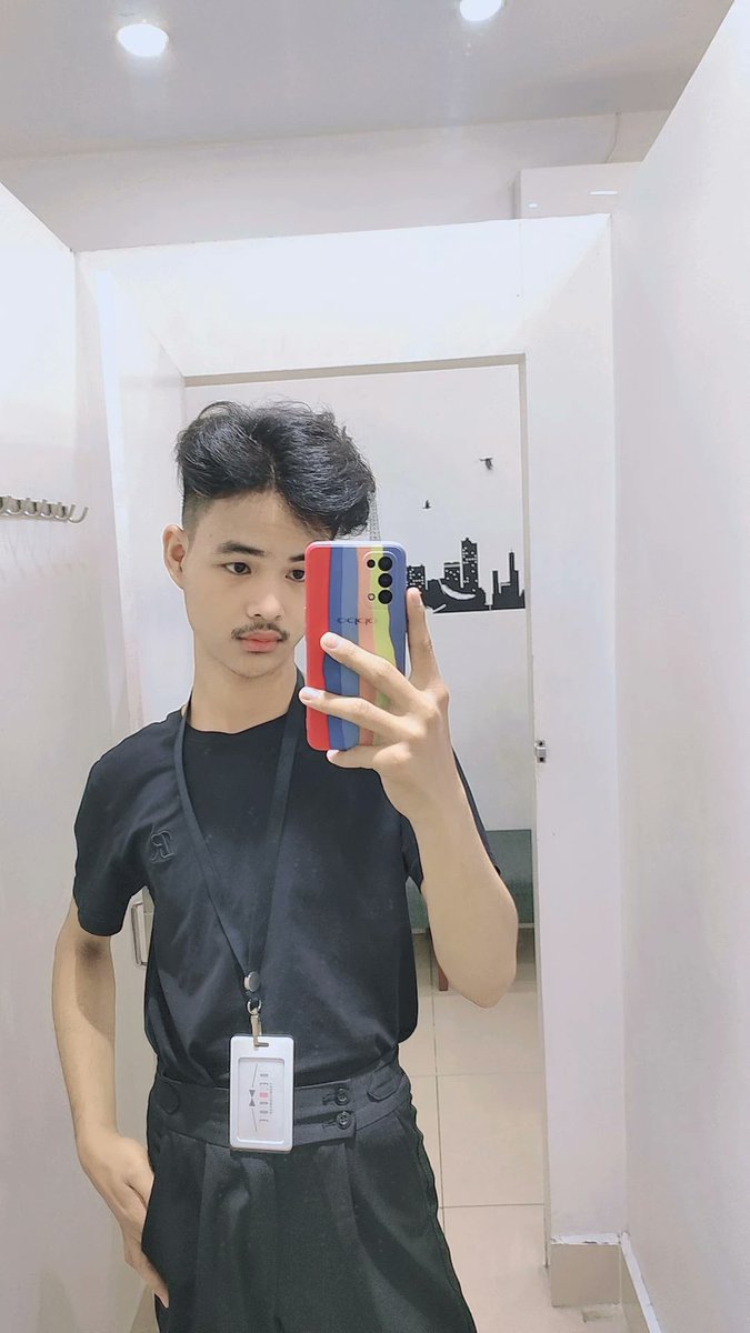SomDach19's tweet photo. ម្តងមានសង្សារម្តងអត់សង្សារ អត់យល😐😒 https://t.co/znnrsDCoYk