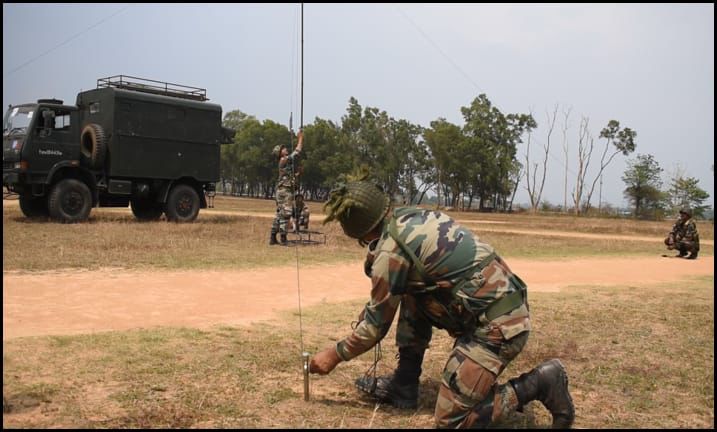 easterncomd's tweet photo. #IndianArmy
#BrahmastraCorps conducts #ElectronicWarfare Exercise “Gagan Sanchar” validating  #oppreparedness towards combat operations exposed to electronic warfare challenges.
@adgpi
@SpokespersonMoD https://t.co/grgWeAkK1Y