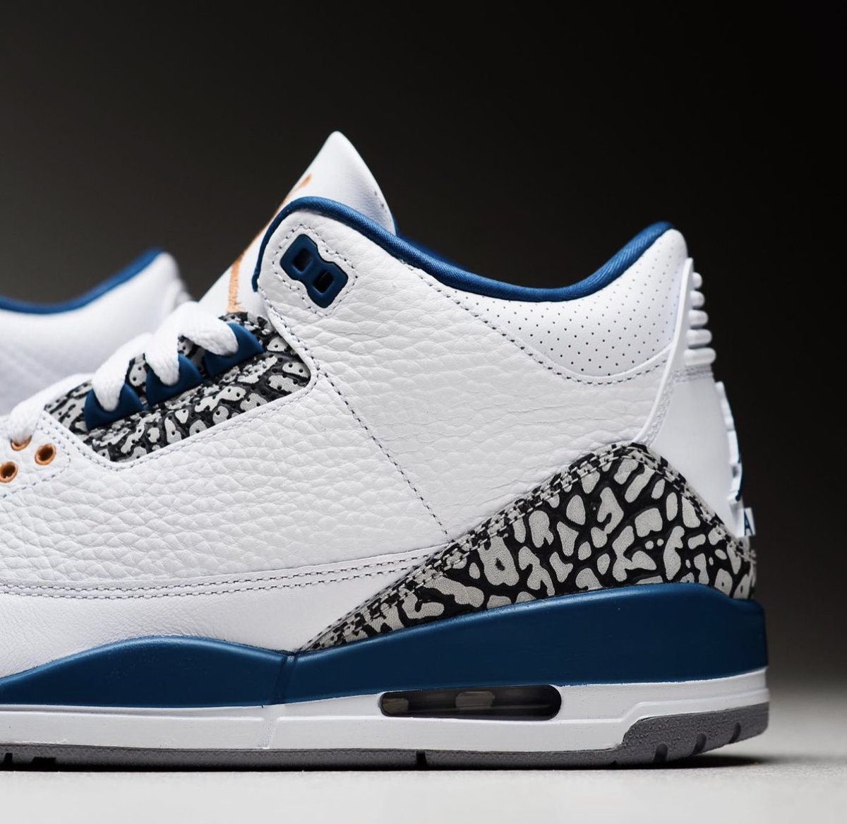 snkr_twitr's tweet image. AD: Almost gone
Jordan Retro 3 &apos;Wizards&apos;

Finishline bit.ly/3oNHnEC
JDsports bit.ly/3VgLhSC