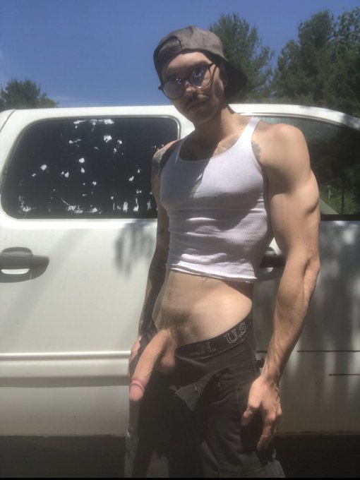 Who wanna fuck https://t.co/At3kmSZbJh