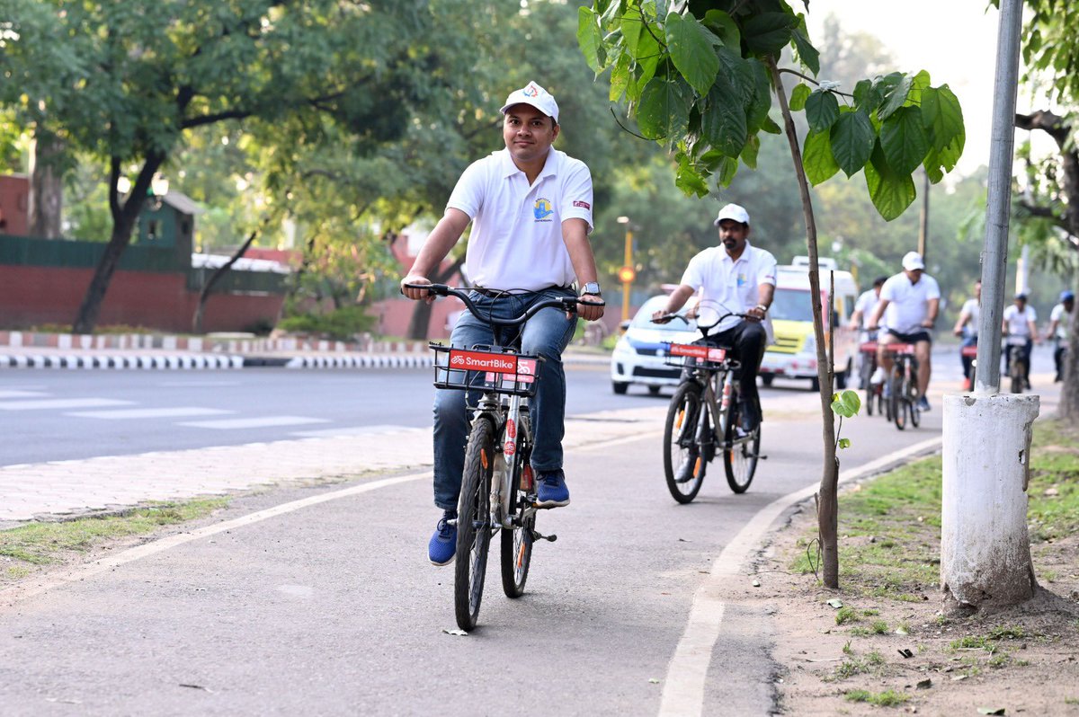 ChandigarhSmart's tweet image. Participants of CEO’s Conference experienced the Public Bicycle Sharing Infrastructure, Cycle Tracks,  intersections and junctions !!

#ChandigarhSmartCity #CEOsConference #ICCCChandigarh #Data&amp;amp;Technology #delegates #SmartCityChandigarh #chandigarh 

@MCChandigarh @PIBChandigarh…