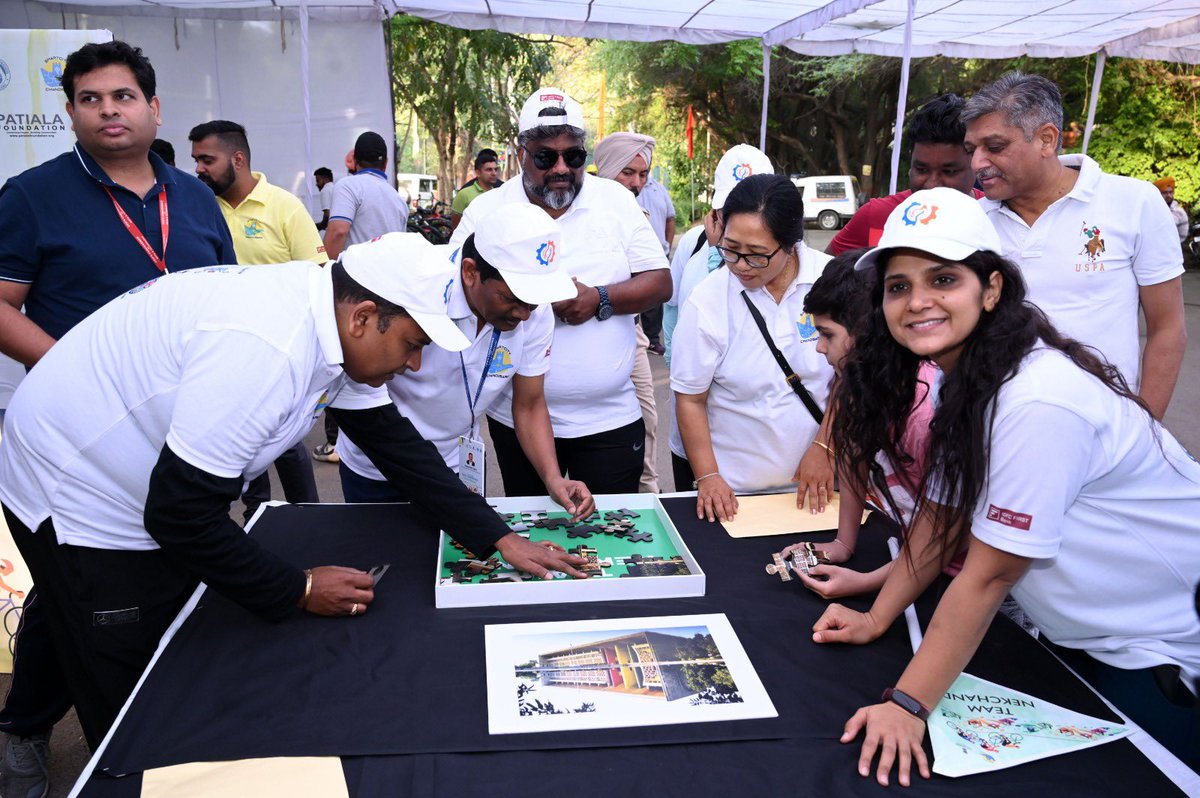 ChandigarhSmart's tweet photo. Team Nek Chand and Team Corbusier participated enthusiastically in the treasure hunt and tried their hand at jigsaw puzzles. In true spirit of Chandigarh, the Corbusier team won !!

#ChandigarhSmartCity #CEOsConference #ICCCChandigarh #Data&Technology #delegates #SmartCityChandigarh #chandigarh 

@MCChandigarh @PIBChandigarh @CBC_Chandigarh