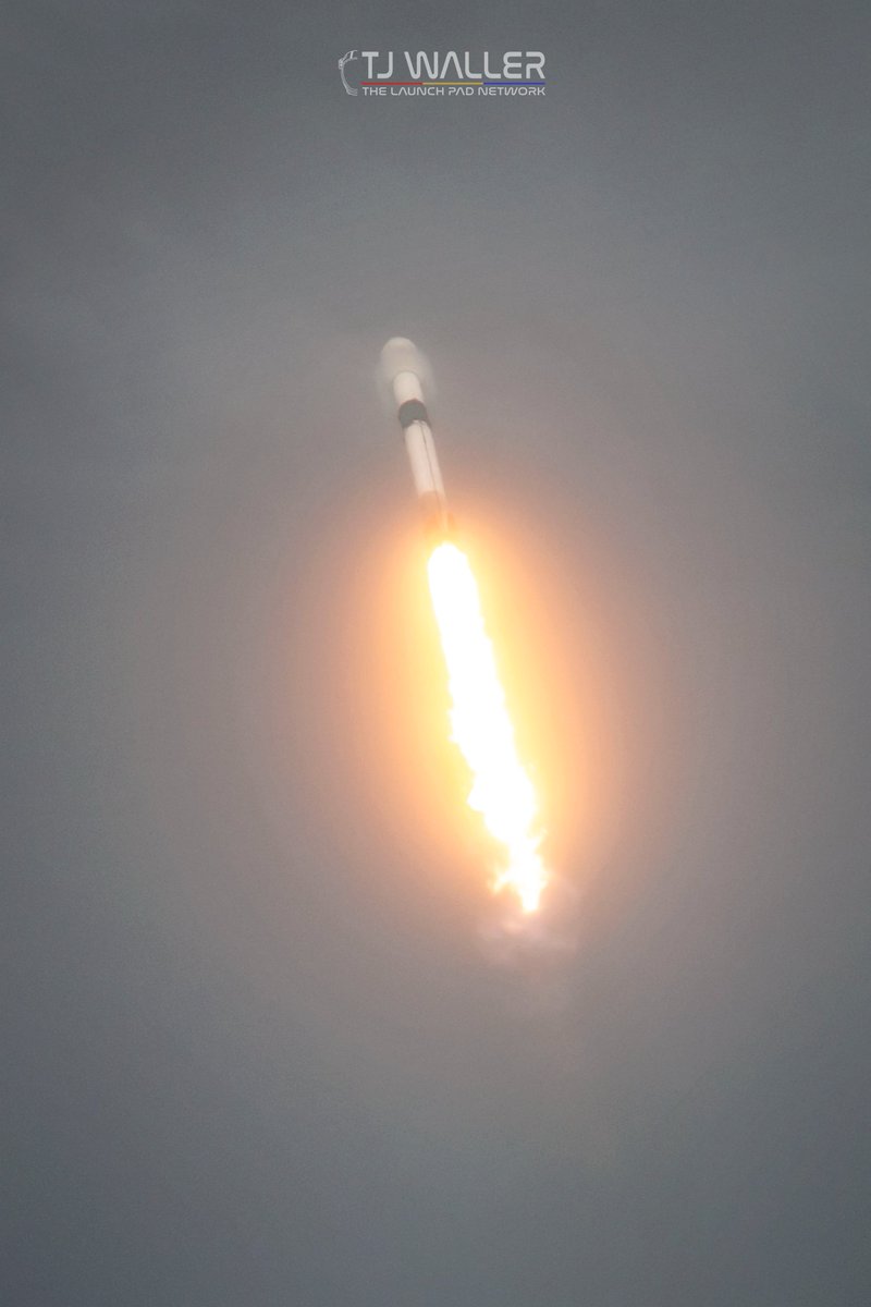 As the #O3bmPOWER payload soared into the clouds, it gave us a treat of a #vaporcone.
#SpaceX #Falcon9 

📸: Me for @TLPN_Official