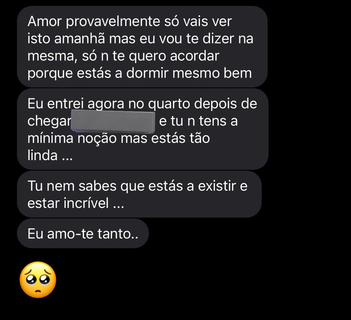 eu: a dormir com cara de rato a babar me e meia teta de fora
o meu namorado: