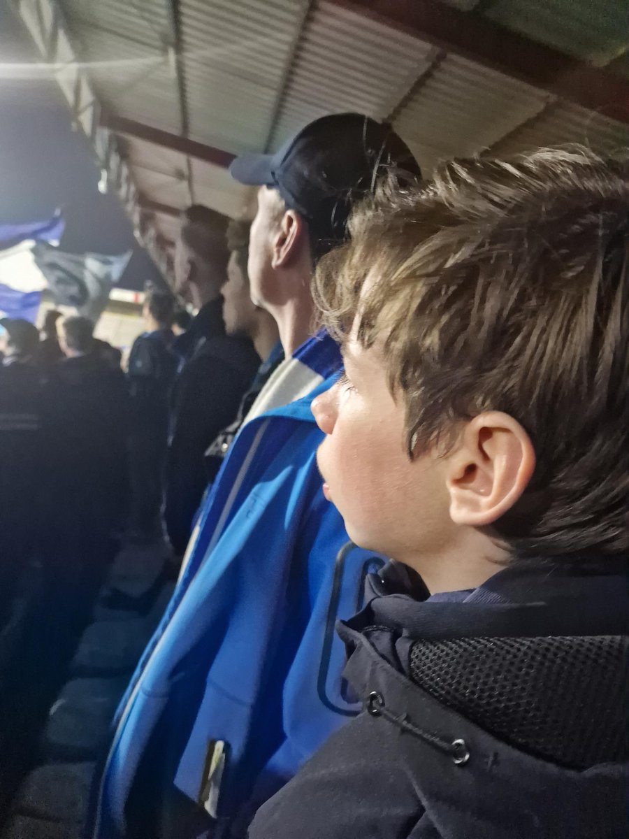 Kettelarij's tweet photo. Klaar maken, spullen uit de auto, sjaal zoeken,…. Eten en dan vertrekken naar #wilGRA zin in! Zullen we afspreken dat we niet tijdelijk of definitief gaan staken? Wordt nu al laat zat 😉💙 #zoonenvaderding https://t.co/tCcRRITSpE