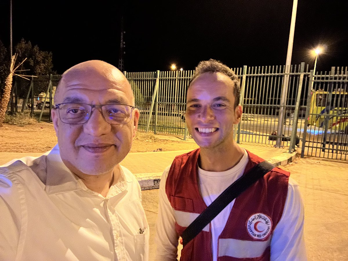 ezzedin_tago's tweet photo. Sincerest appreciation to the @EG_Red_Crescent and @moustafa_refaat for the great work they are doing at the #Sudan #Egypt border. Impressed by their concern for evacuees from all nationalities. https://t.co/0dSZVE28pR