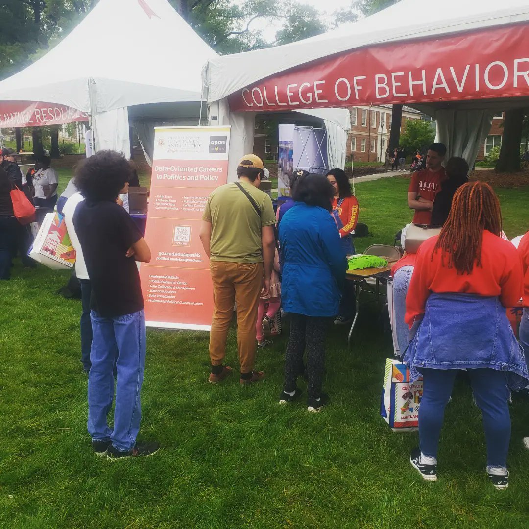 APAN_UMD's tweet photo. WE OUT HERE AT MARYLAND DAY! Come play our game, the classic Monty Hall Problem, and win an obnoxious lime green visor 😜 The sun's gonna come out and you'll be glad for the cover 😎 @bsosumd #MDDay #APAN #welovedata #MontyHall https://t.co/mnnZYSvwly
