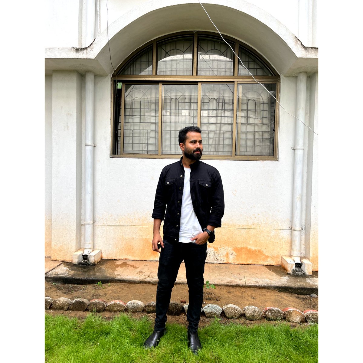 naqueeb_raza's tweet photo. If you want to live a happy life, tie it to a goal, not to people or things ✨🥂

 #GoalSetting #Happiness https://t.co/dKeShMXXp1