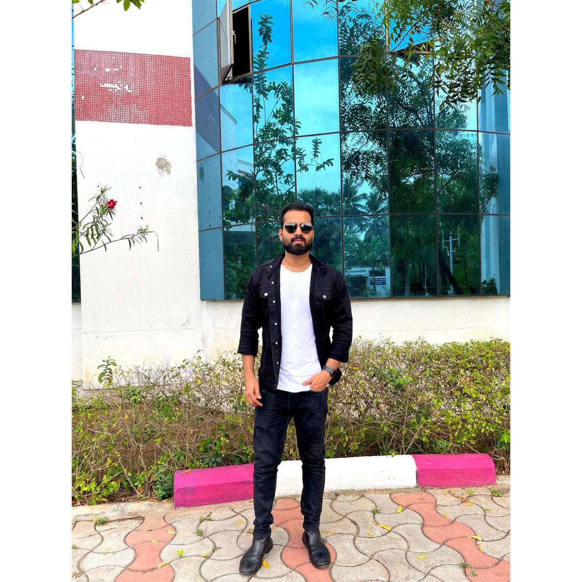 naqueeb_raza's tweet photo. If you want to live a happy life, tie it to a goal, not to people or things ✨🥂

 #GoalSetting #Happiness https://t.co/dKeShMXXp1
