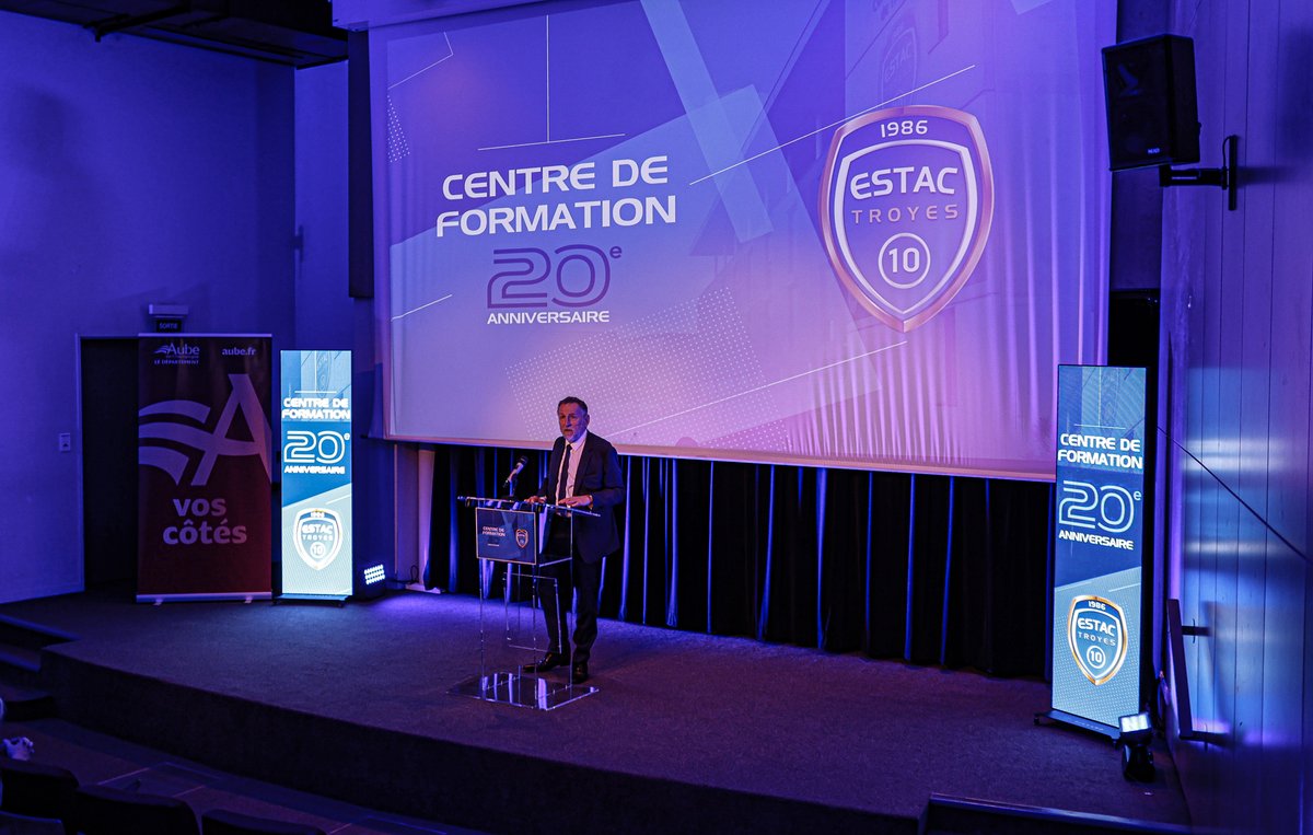 estac_officiel's tweet photo. Notre 𝗖𝗲𝗻𝘁𝗿𝗲 𝗱𝗲 𝗙𝗼𝗿𝗺𝗮𝘁𝗶𝗼𝗻 fête son 2️⃣0️⃣ème anniversaire ! Pour cette occasion l’ESTAC a convié ses anciens pensionnaires pour se retrouver et évoquer leurs plus beaux souvenirs ! 💙

#TeamESTAC 🔵⚪️ https://t.co/lYFLukmQDe
