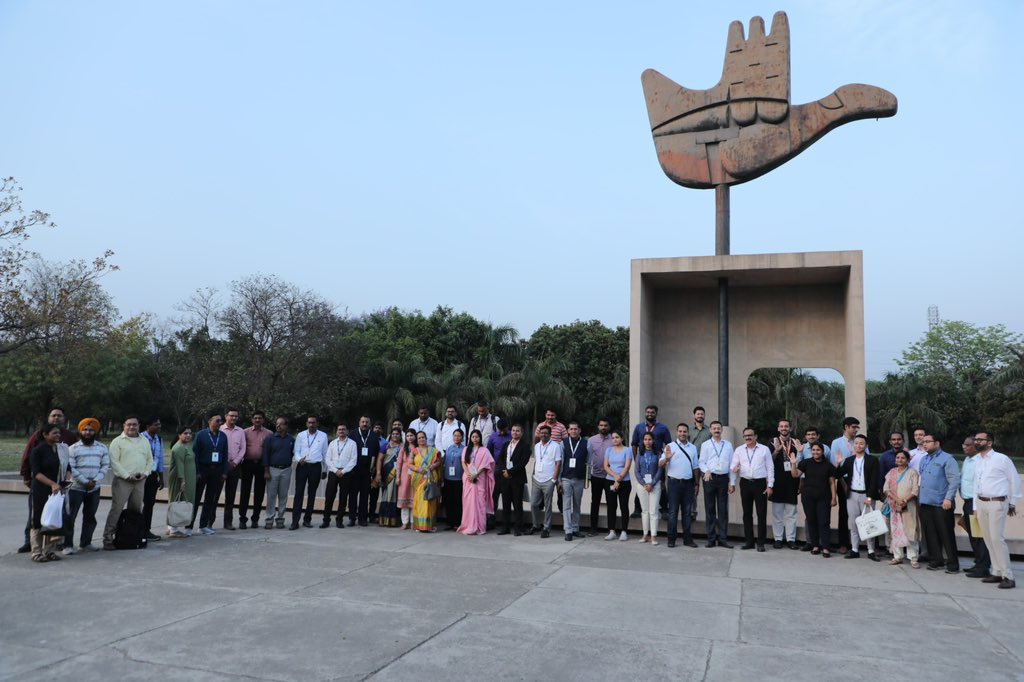 ChandigarhSmart's tweet image. Site visits to ICCC, Capitol Complex and other places planned for the delegates to give them the feel of City Beautiful Chandigarh !!

#ChandigarhSmartCity #CEOsConference #ICCCChandigarh #Data&amp;amp;Technology #delegates #SmartCityChandigarh #chandigarh 

@MCChandigarh @PIBChandigarh…