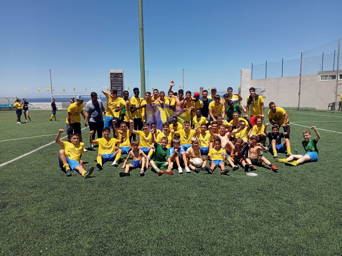 jcvegainfonorte's tweet photo. Fútbol Juvenil 1a. GC Grupo 1. El @CostaUj golea al @UD_Piletas 12-1 y se proclama campeón de liga, logrando así el ascenso a la Juvenil Preferente. https://t.co/XqSPYZovGF