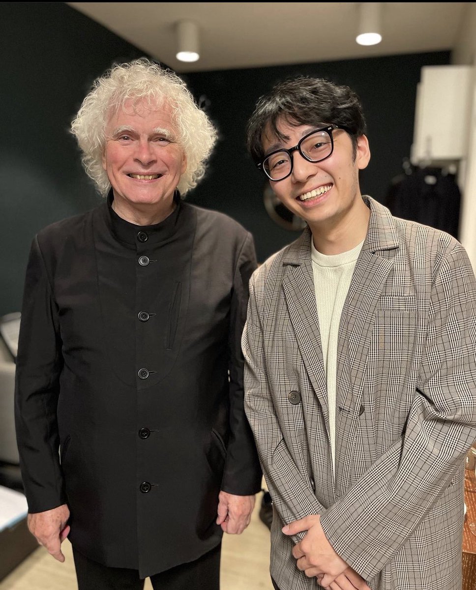 yvhoe_'s tweet photo. HIS SMILE MAKES MY DAY LITERALLY https://t.co/CAqJimxPUR