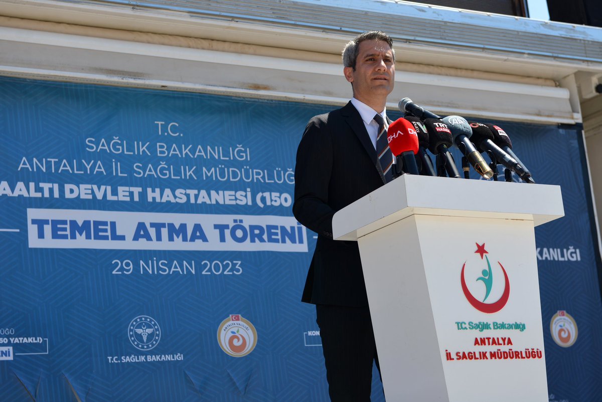 drbsbyk's tweet photo. Biten hastanelerimizi açarken yeni hastanelerimizin de temellerini atıyoruz. 
Konyaaltı 150 yataklı Devlet Hastanemizin temelini Dışişleri Bakanımız Mevlüt Çavuşoğlu’nun teşrifleri ile attık. Vatana millete hayırlı olsun… https://t.co/IE12vKf3xO
