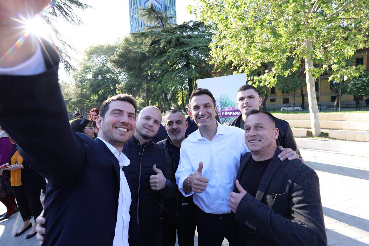 Me Fatmirin dhe banorët e Njësisë nr. 10📍, për transformimin e Tiranës🌟 dhe projektet që na presin në 4 vjeçarin tjetër💪.