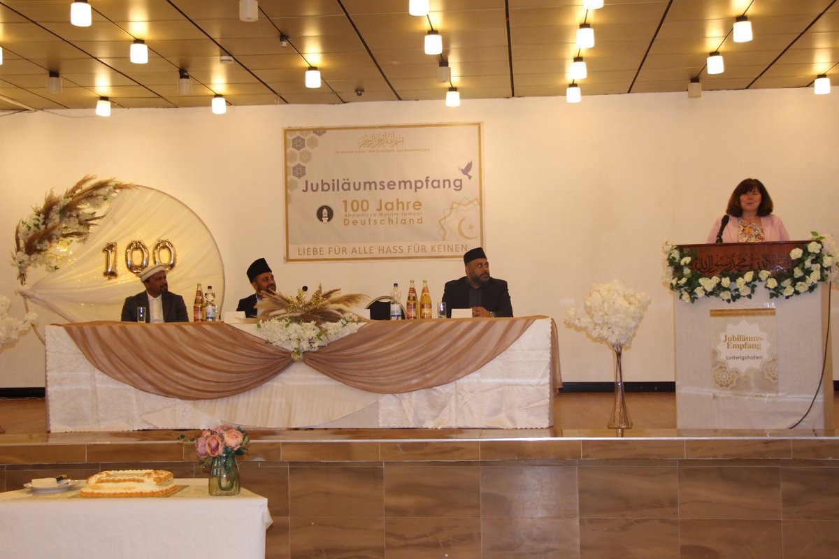 AhmadiyyaLU's tweet photo. Jubiläumsempfang der Jamaat Ludwigshafen mit Oberbürgermeisterin der Stadt Ludwigshafen Jutta Steinruck und vielen weiteren Gästen blickten gemeinsam auf die historische 100-jährige Geschichte der @AhmadiyyaDE, @PresseAhmadiyya

#100JahreAhmadiyyaDE https://t.co/MQxWcZySDU