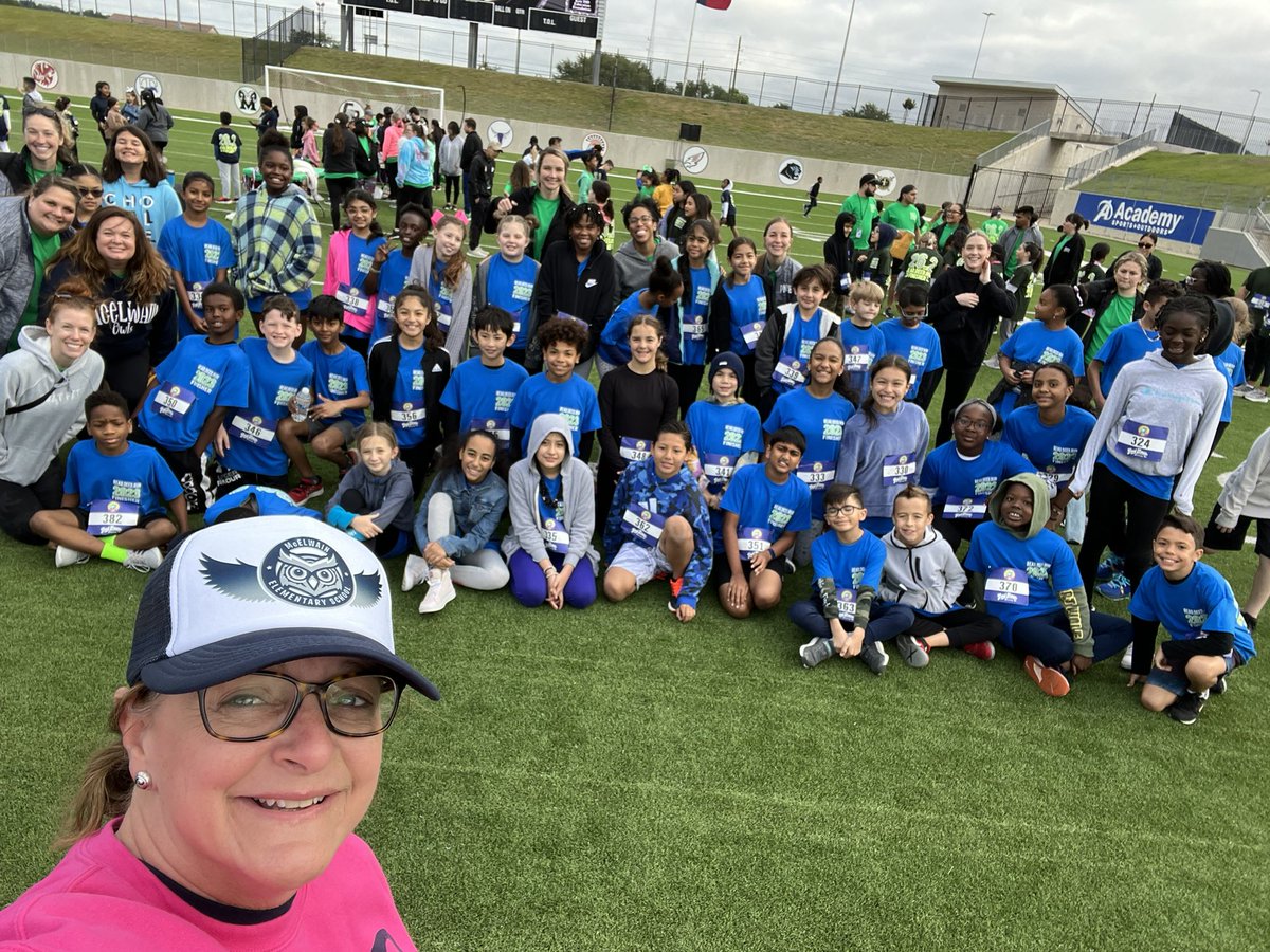 Way to finish strong @KISDMcElwain RDR students! They completed their last run of the year @katyisd Legacy Stadium! 26 books ✔️ 26 deeds ✔️ 26.1 miles ✔️ A BIG thank you to all the PMCE staff they helped coach our Owls!