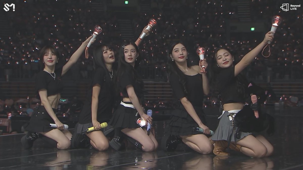 Red Velvet 4th Concert  R to V (Re-Streaming) 
drive.google.com/file/d/1rvsMDE…