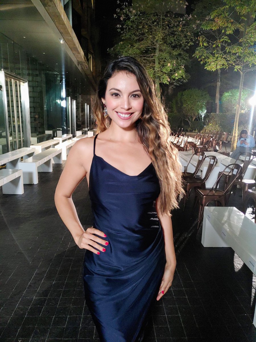 CindyD_Oficial's tweet photo. Aquí brillando... Y disfrutando de lo mejor de la moda #BoutiqueModaPeru #alianzadediseñadoresperuanos https://t.co/7mMue4Jikj