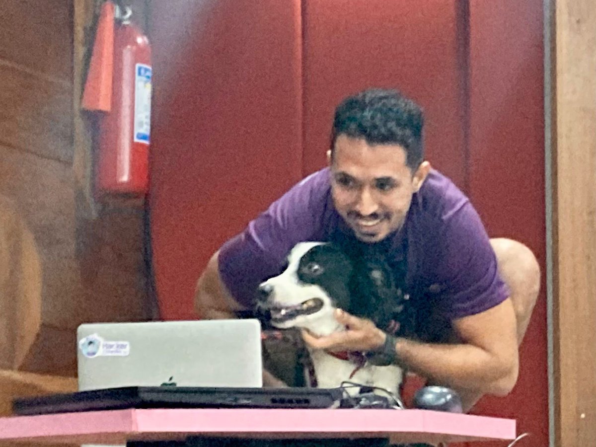 Aqui se faz ao vivo. Apresentação com presença ilustre do doguinho 🐶 para mostrar aplicação da inteligência artificial no reconhecimento dos animais, do projeto Conectapet. #hackercidadao #Tecnologia #inovacao