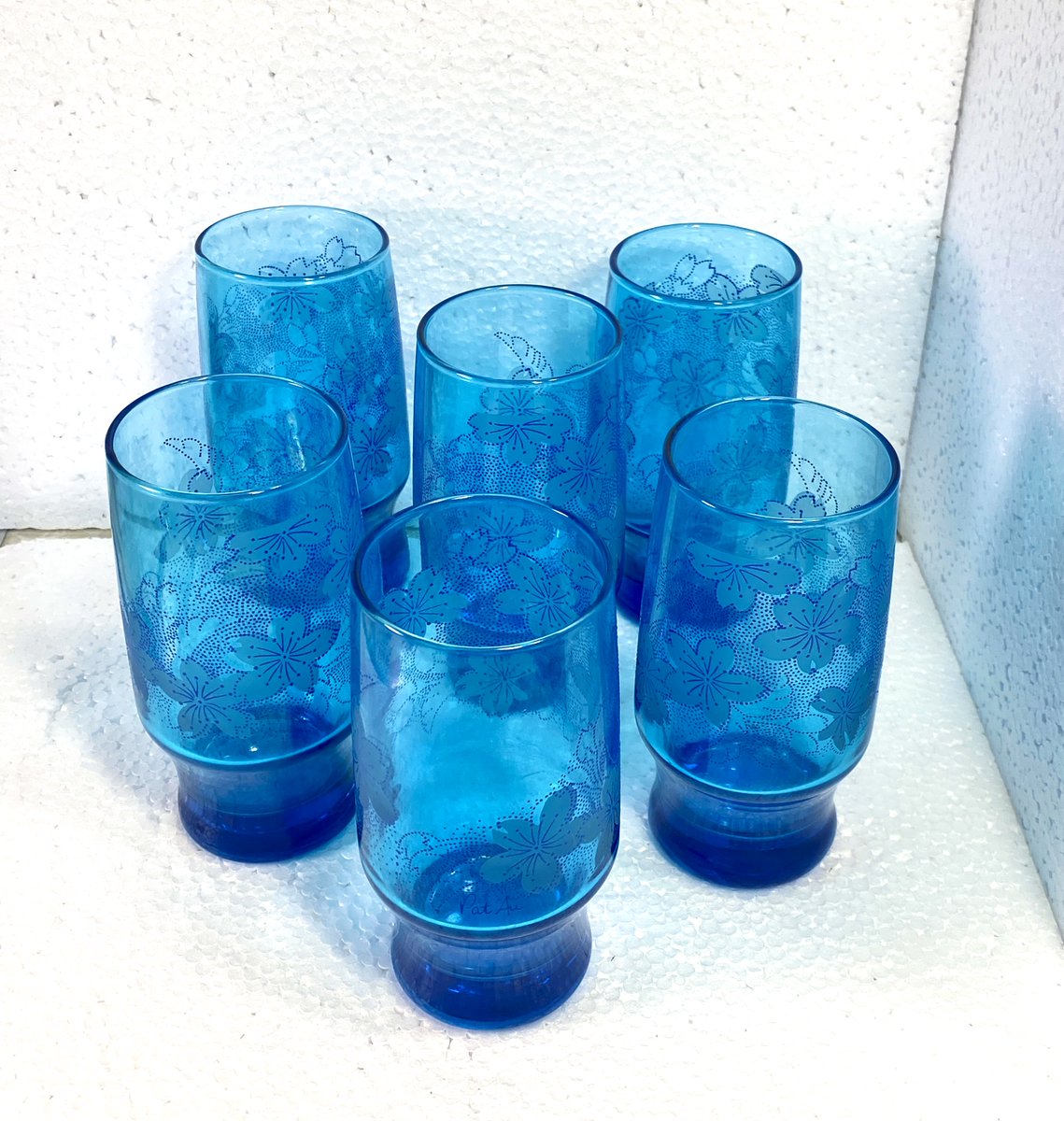 Stunning Color! SIX Vintage Signed PAT AU Brilliant Turquoise Blue Floral Drinking Glasses #vintage #PatAu #turquoise #blue #floral #drinking #glasses #Tumblers #Hawaiian #Hibiscus #Retro #Glassware #MCM #Collectibles #Etsy #deals #ShopSmall etsy.me/3VfEusc via <a href="/Etsy/">Etsy</a>